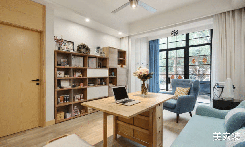 原木风的家居空间，简约大方，给孩子一个无忧无虑的童年