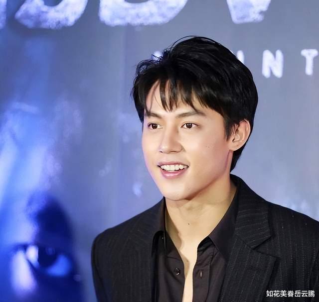 求婚|终于结束九年长跑！泰男神Mark国外求婚，网友：好能谈