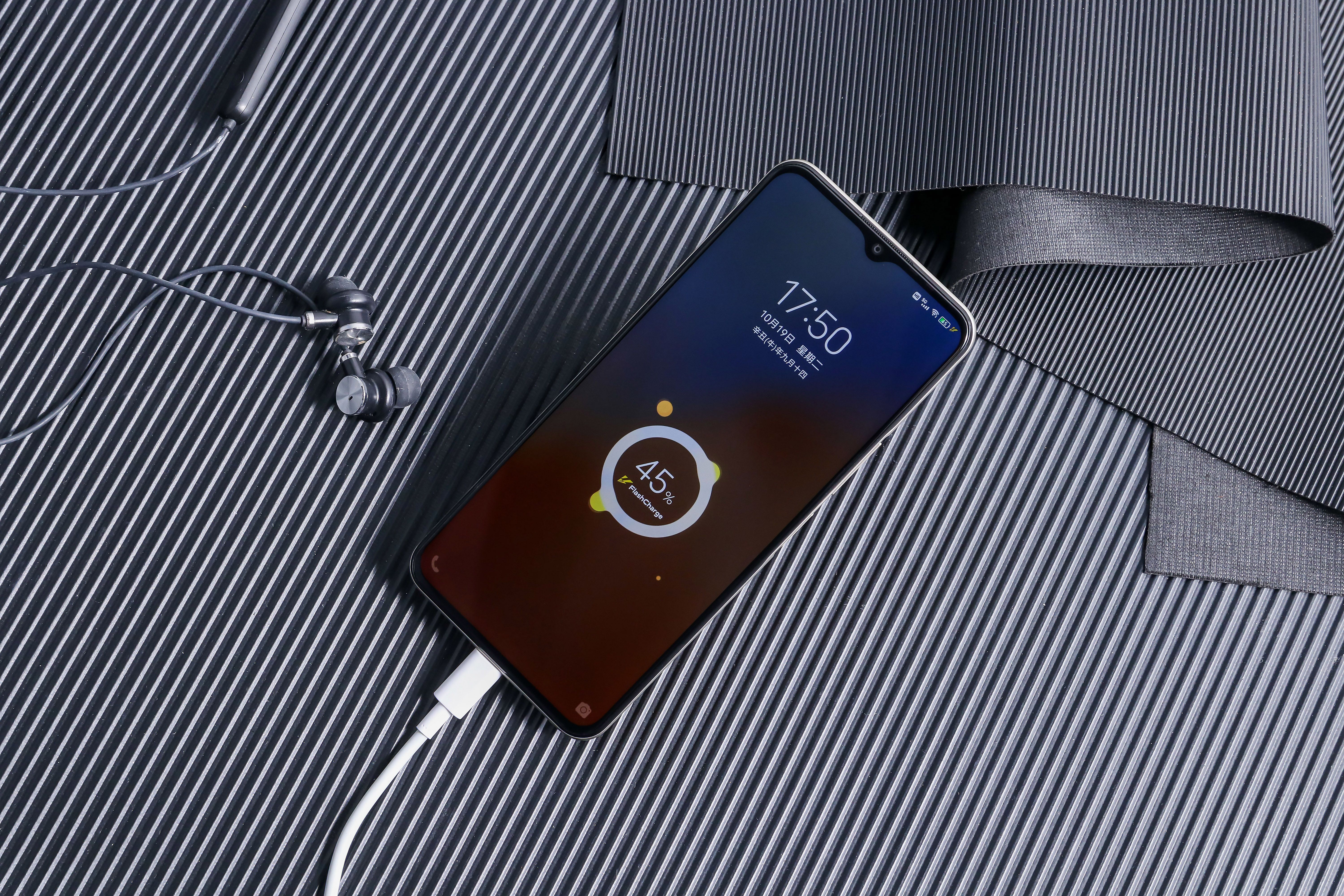 iqoo|千元机也能享受全面体验！内外兼修的iQOO Z5x谁能不爱？