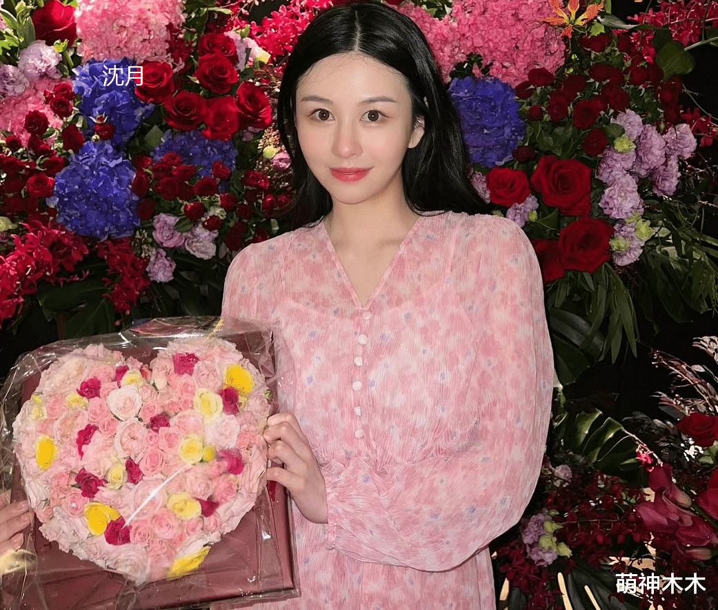 黄忆慈|星二代拼身材！黄多多曲线美，邱淑贞女儿大长腿，曹格女儿很少女