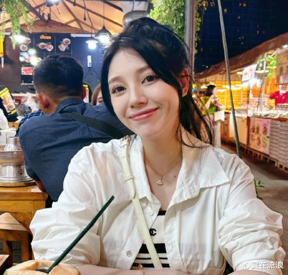 韩安冉|兜儿首晒女儿证件照,与小猪妹成鲜明对比,网友:韩安冉赢麻了