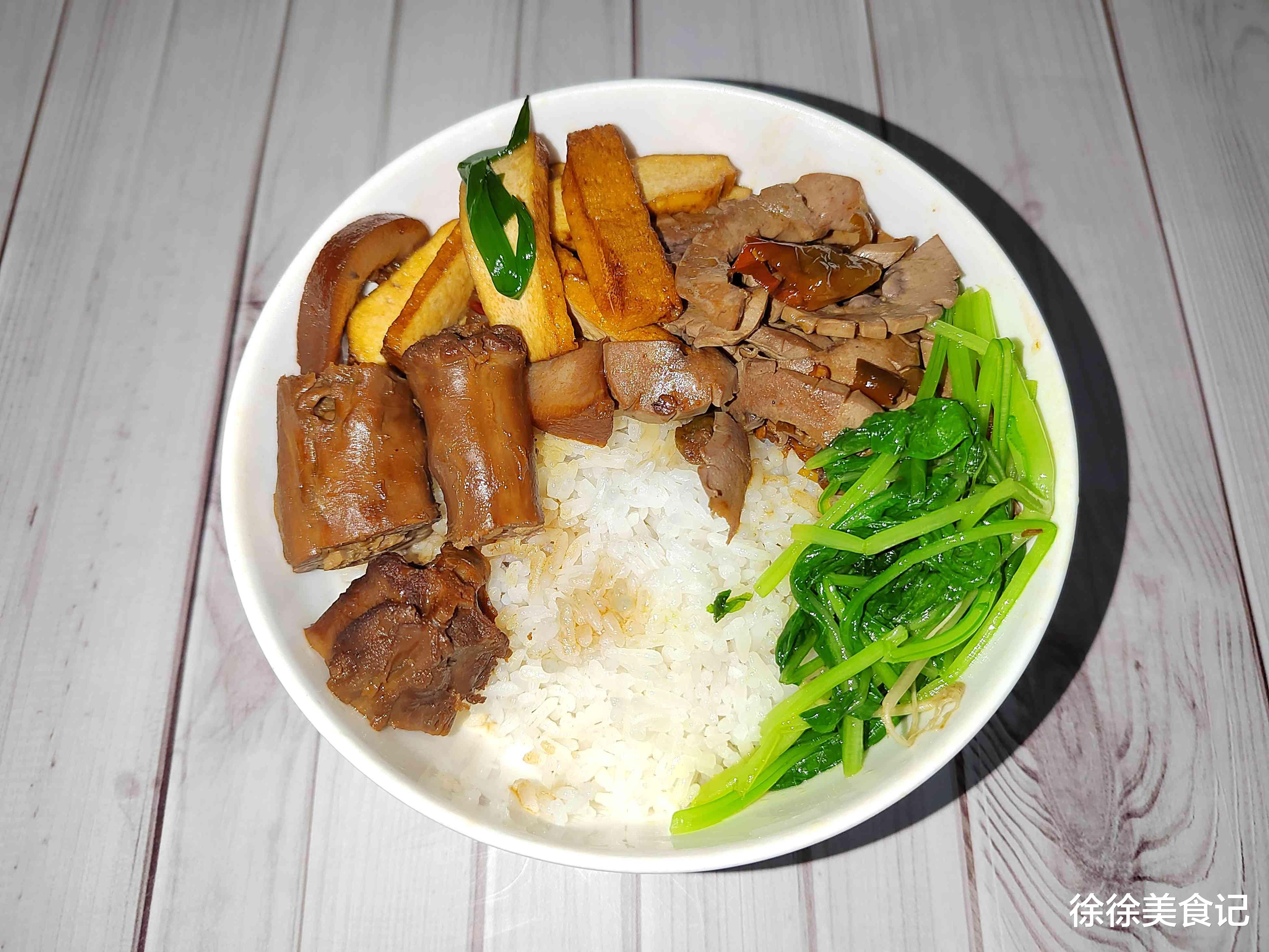 江西女子晒出婆婆留的晚饭，走红朋友圈，网友吐槽：像猪食吃不下