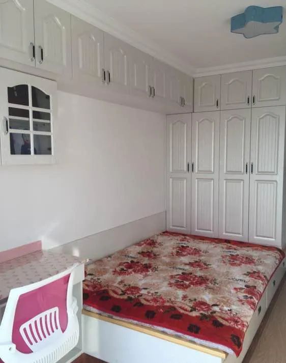 没空给13万老婆装修,结果一进门就被吓到,电视背景墙太丑了