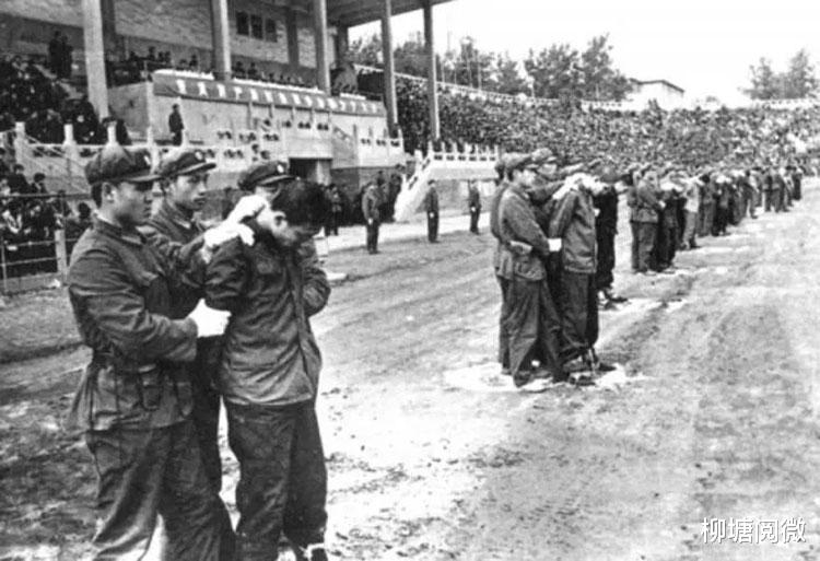 “东北虎,唐山狼”,40年前的唐山菜刀队,横行街头无人敢管
