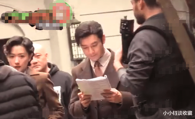 央视|《潜伏者》路透气场全开！黄晓明西装革履，万茜民国风满满