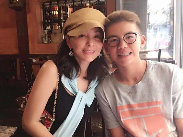 王琳|拒绝周杰嫁两次富豪的王琳带16岁儿子上恋爱节目,儿子帅过杨洋