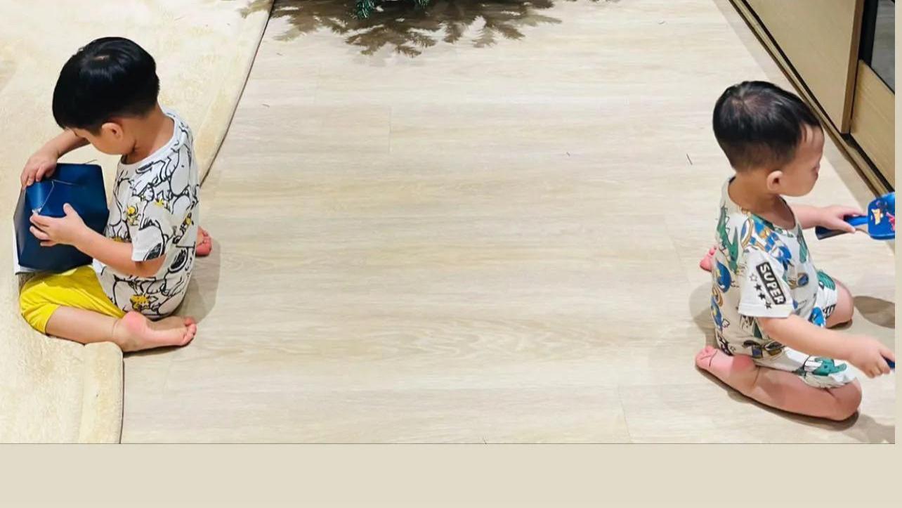 李乘德|胡杏儿老公和儿子们布置圣诞树，父子互动画面温馨，仨儿子太可爱