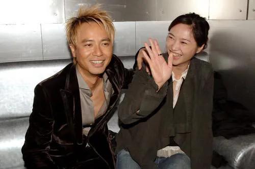 |李克勤卢淑仪，相恋13年，被宠29年，世人羡慕的爱情样子莫过如此