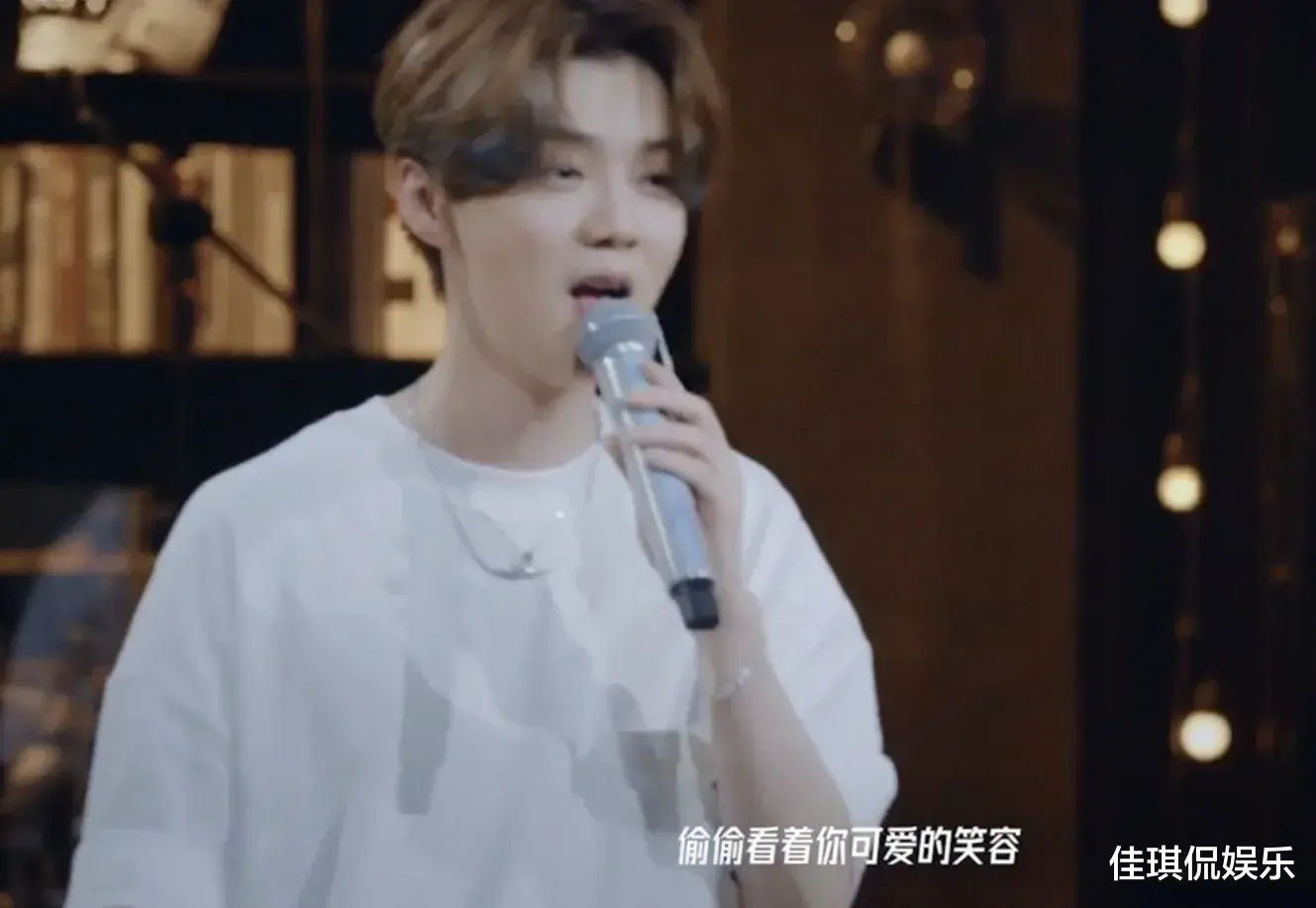 鹿晗|录播还吹唱功，鹿晗线上演唱会是直播吗？看看王勉的定位就知道了