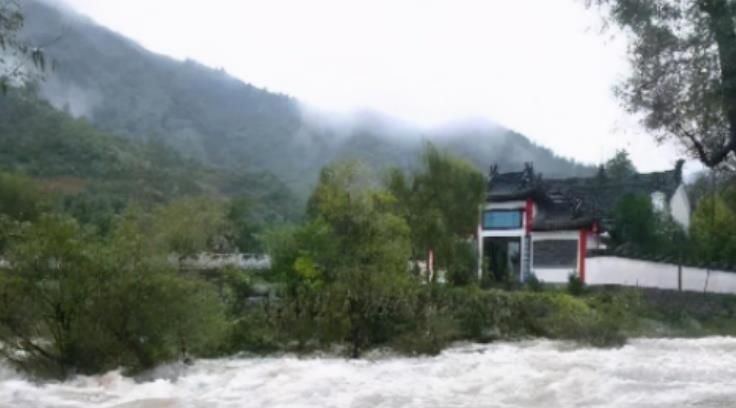 百年神庙能让洪水绕道,专家调查后一无所获,三个高中生道出真相