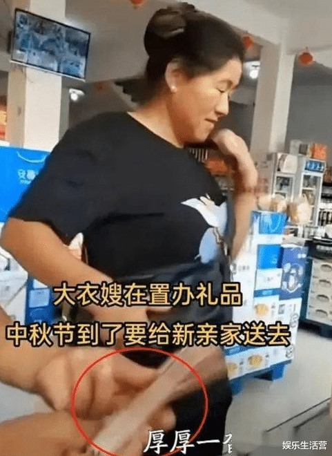 陈萌|陈萌叫小伟大猪蹄子,晒大衣嫂送的中秋礼物,几十箱礼品足显地位