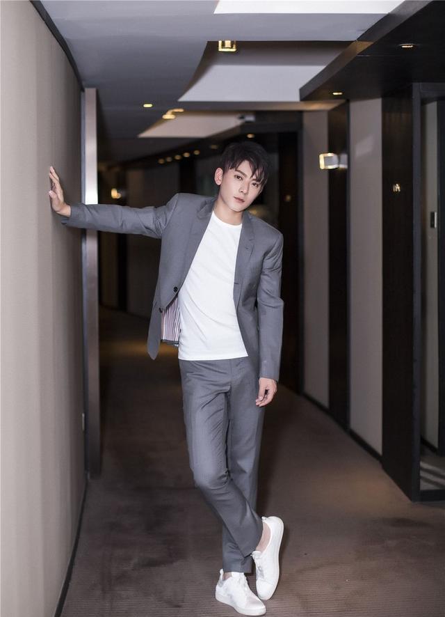 陈翔|“快乐男声”陈翔：曾和毛晓彤是金童玉女，却因皮肤管理而塌房