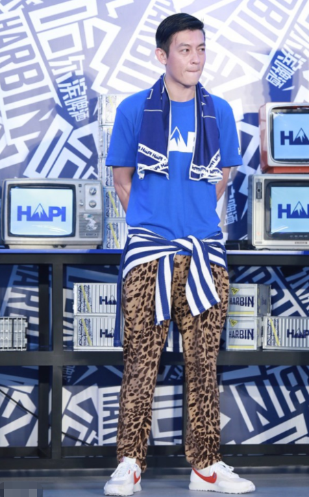 赵露思|明明长了一张相似的脸,一个帅一个“土”,颜值差距太大了