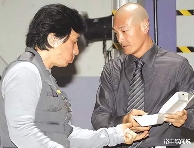 成龙|十多位老戏骨重聚！陈惠敏仍显霸气，成龙左右护法罕有同框