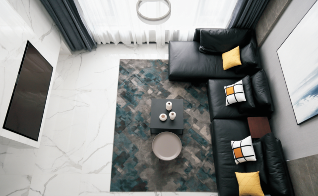 180平挑空复式楼，黑白灰的呈现，给人自然舒服的感觉