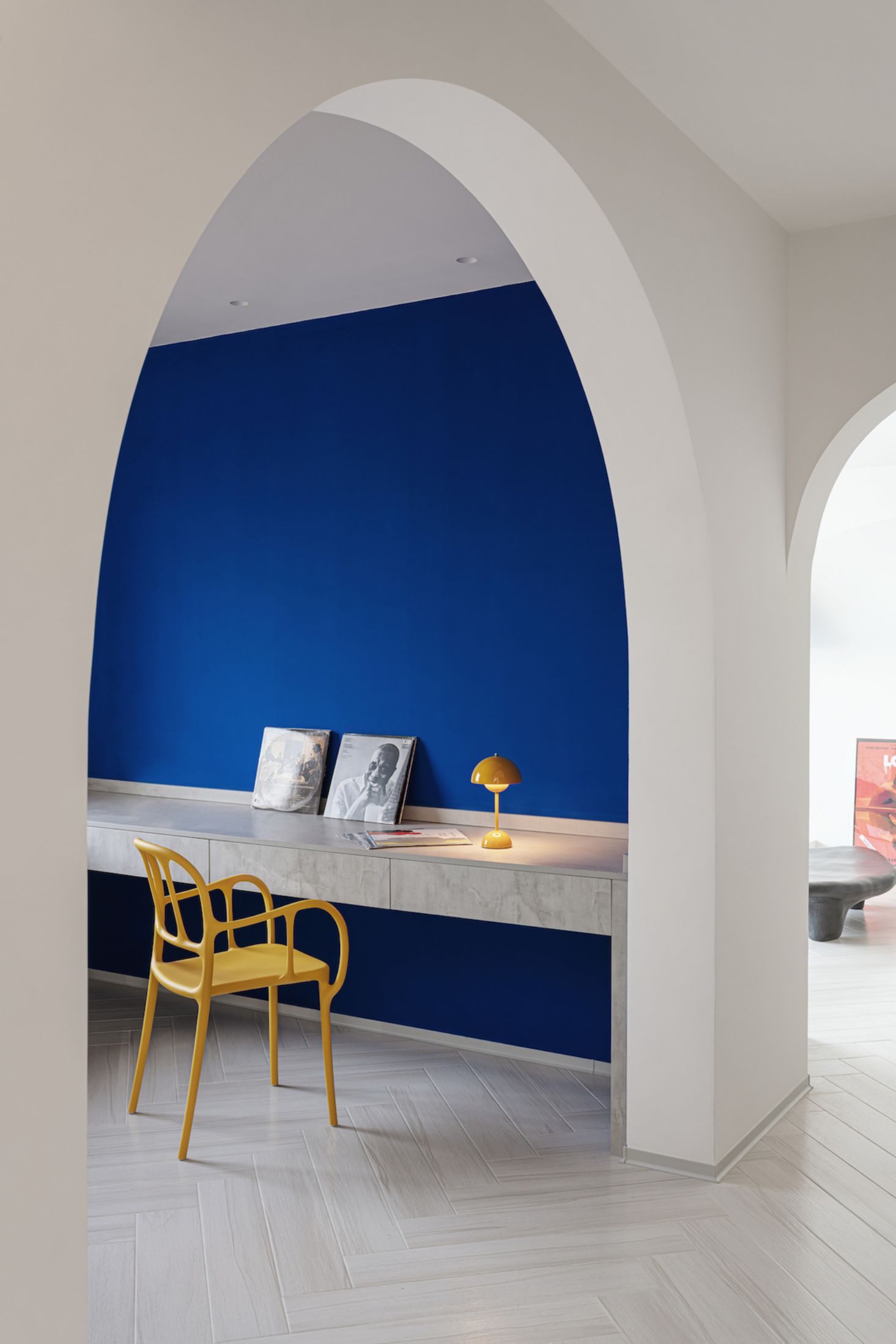 120㎡超大三居室，用克莱因蓝点缀，彰显独特时尚魅力