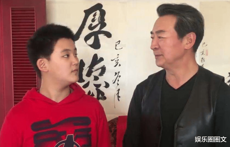 明星|抱孙子的年纪当了爹，这些老来得子的明星，一把年纪还要赚钱养娃