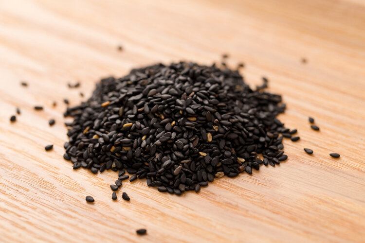 养生|吃芝麻，到底是养生还是伤身？黑芝麻好还是白芝麻好？告诉你答案