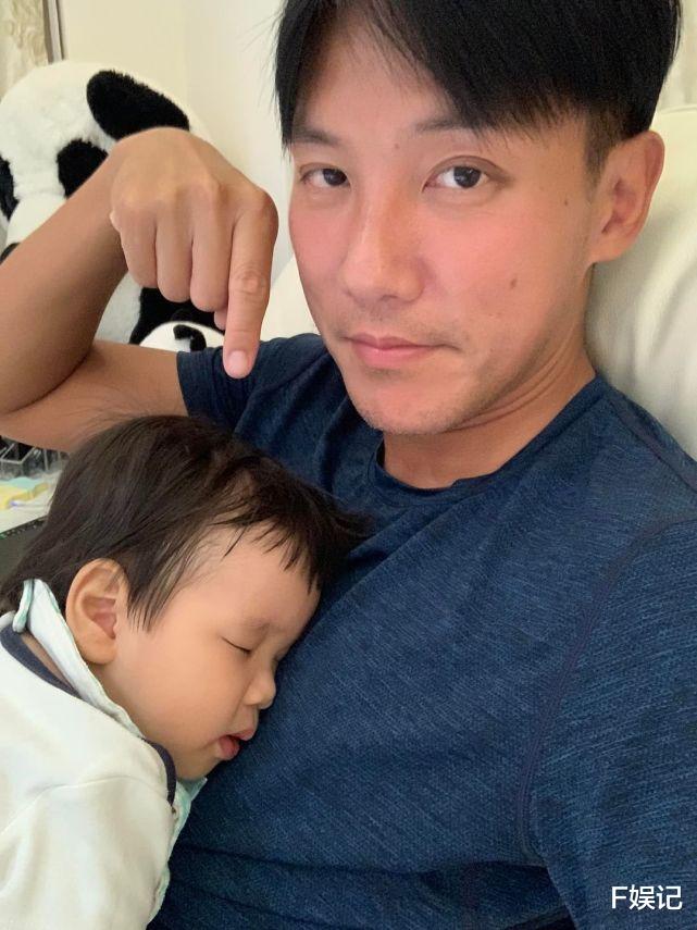 张颖康|太太和岳母去看电影 张颖康开启宠子女模式 陪子女吃美食玩耍