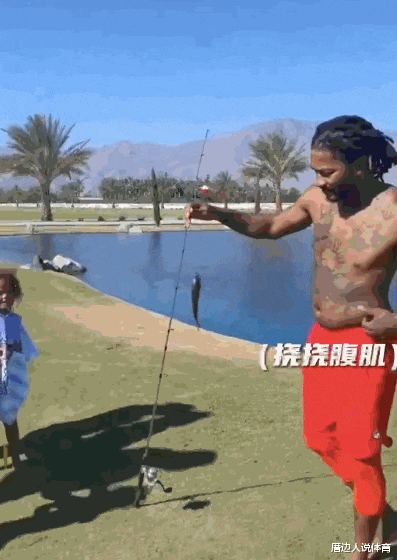 |罗斯度假光膀现小肚腩!腹肌消失身材走样 陪儿子钓鱼露慈父笑容
