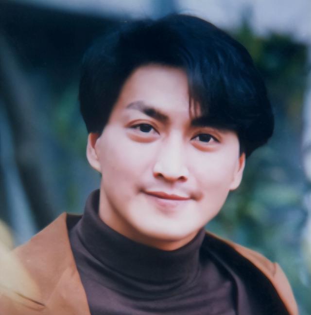 何家劲|《包青天》展昭：63岁大龄未婚，内地开店商演捞金，身价上亿