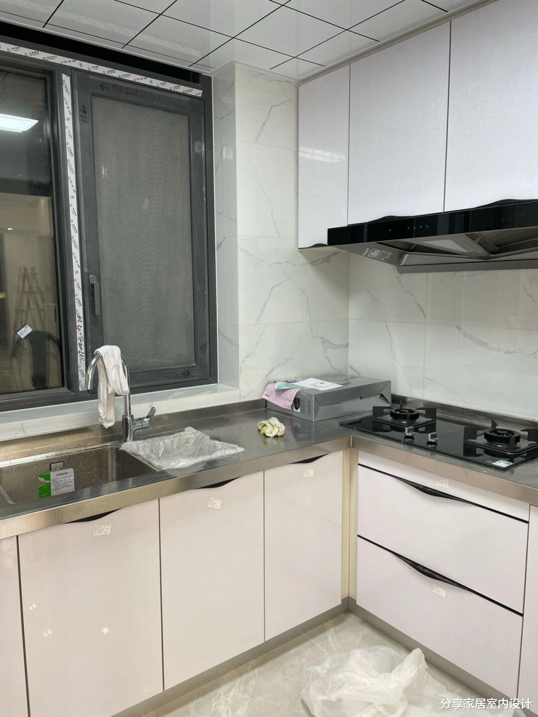 分享一下朋友家的新房，还没家具很喜欢，电视墙值得参考！