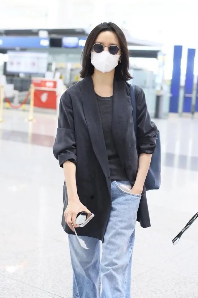 西装 42岁董洁大变样,穿男友风西装配短发帅过小鲜肉,差点认不出来