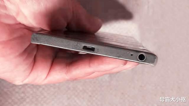 老人机|外形像菜刀的手机，二手联想k900体验，精钢材质当老人机用也很好