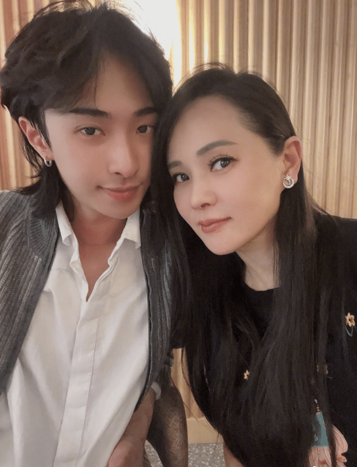 伊能静|伊能静儿子哈利疑似恋情曝光!与美女贴脸动作暧昧,对视眼神陶醉