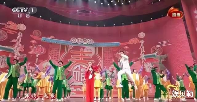 春晚|春晚的10个尴尬:吴磊有点冤、秦岚疯狂、脱口秀失灵不搞笑