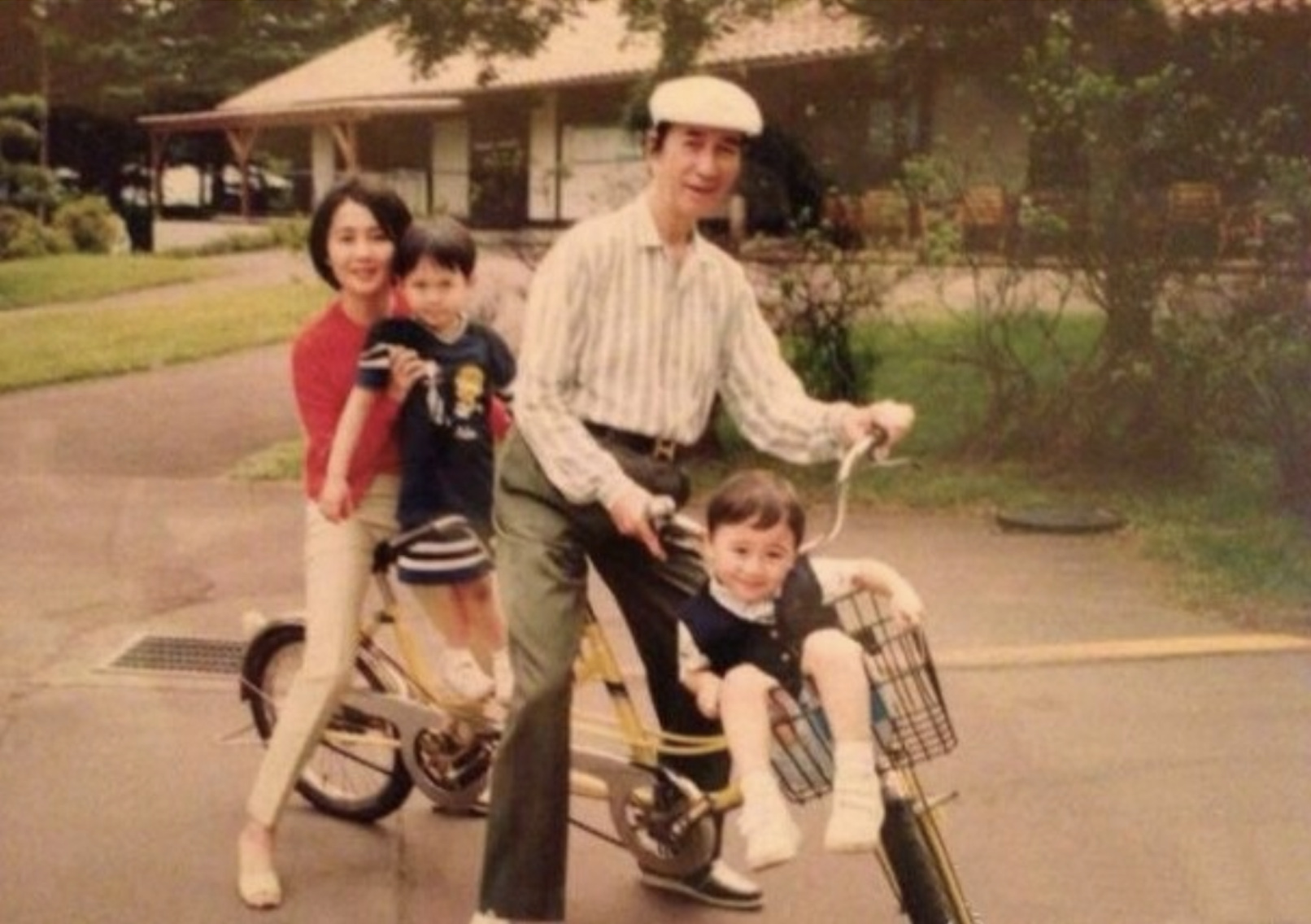 何猷君|何猷君带奚梦瑶出游,与哥哥何猷亨像双胞胎,妹妹何超欣一同现身