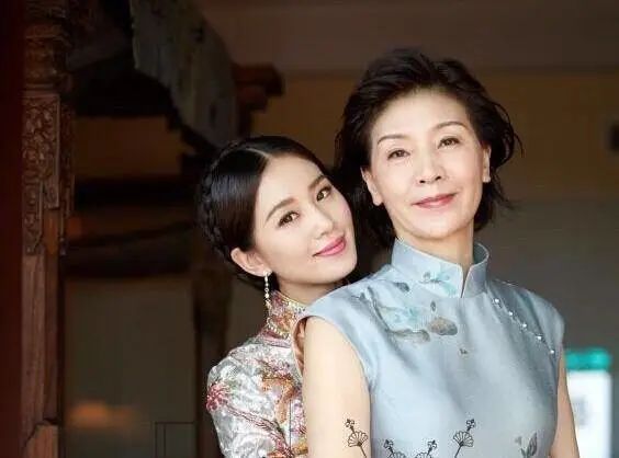 五年后母亲来赶岳母走,儿子怒斥:你还是乖乖回家种地吧!