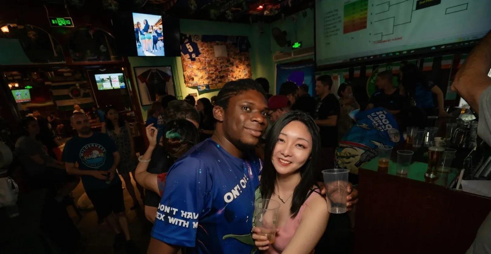 女网红嫁黑人,称很幸福!男友在伦敦有3套房,结婚按习俗给彩礼