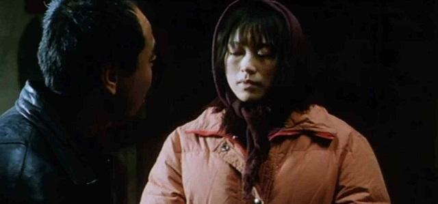 18岁少女发现被拐卖后,将计就计反将人贩子卖掉,法院:免于处罚
