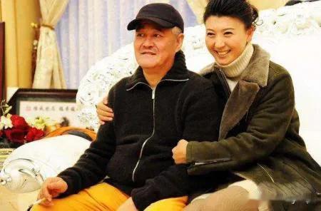 老江湖|闫学晶儿子晒一家三口照片,未见母亲身影,疑似与赵家班一起过节