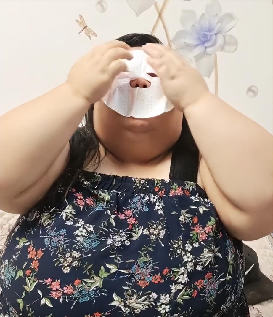 女孩 90后美女校花，被老公喂成400斤，双脚溃烂！