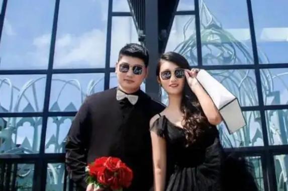 陈亚男|朱小伟定亲画面曝光，女方颜值神似陈亚男，网友：吃亏没吃够