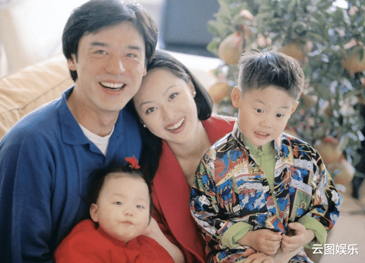 章小蕙|59岁章小蕙上海街头被偶遇,打扮精致气质出众,已长居内地做网红