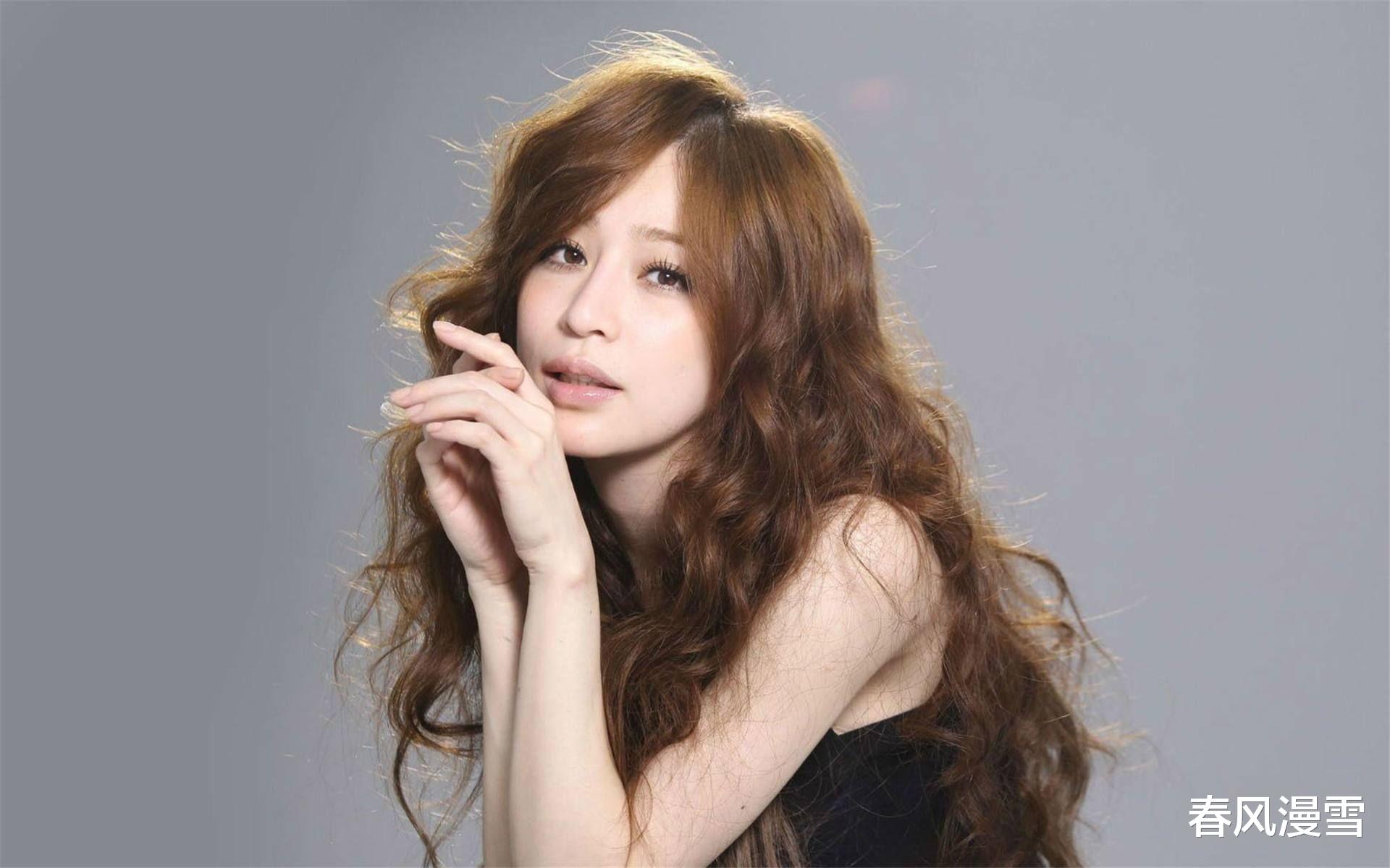 |王心凌字体透着青春活力！备受追捧，意外走红，清新可人，耐看