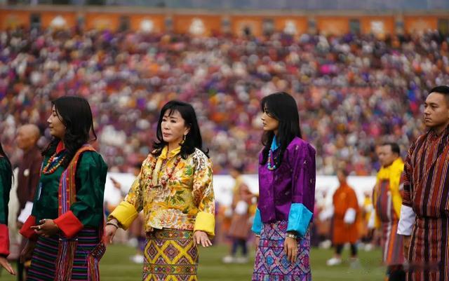 |不丹国庆,王子公主纷纷现身,美女含量很高,王子们颜值不尽如意