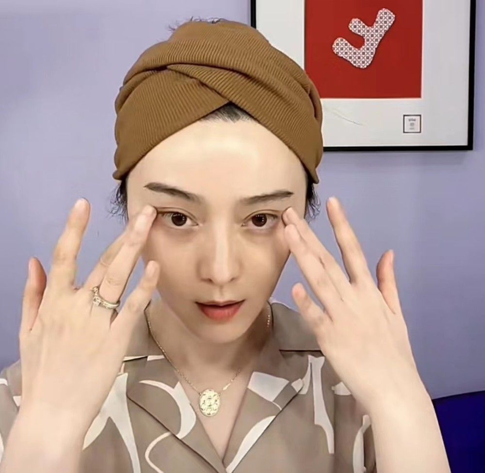 范冰冰|范冰冰新恋情被曝光了，圈外男友被扒，粉丝劝其先冷静一下！