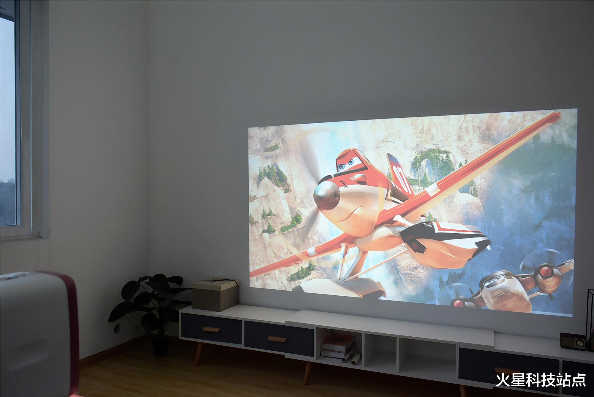 Windows|1080P分辨率，支持語音控制，國產(chǎn)刻刻D5智能投影評測