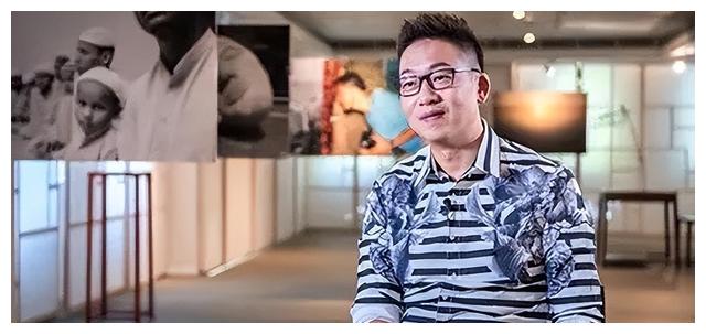 林海|51岁林海:曾是央视著名主持,为正义怒摔耳机,二婚何婕获幸福