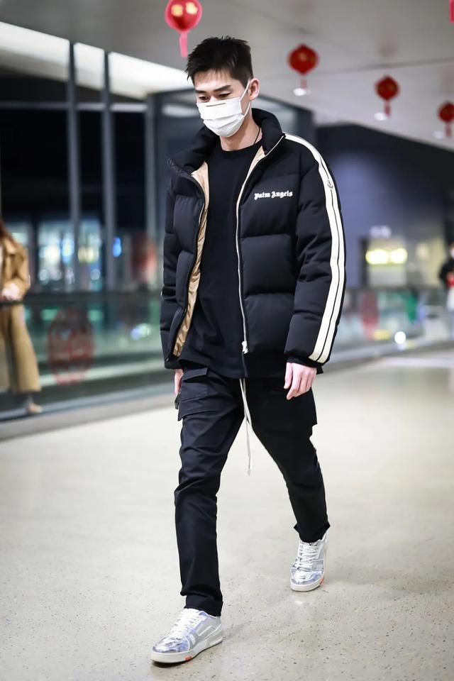 街拍|男星街拍｜陈坤冯绍峰都现身！2022超级碗“好多人啊！”