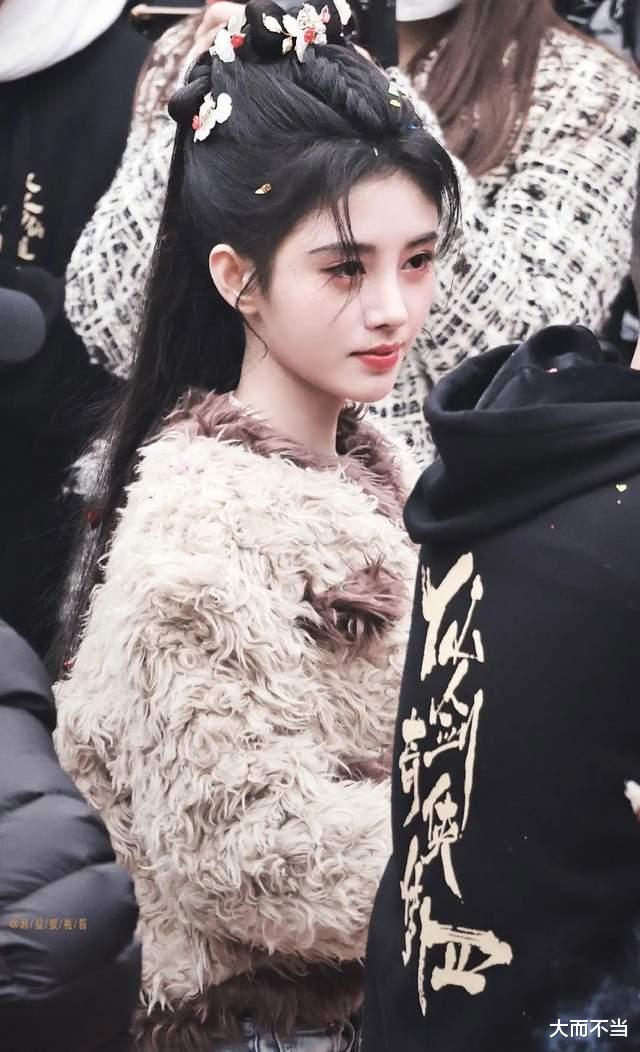 仙剑奇侠传四|《仙剑4》片场现暴力冲突,一男子被捆绑于树上,被多人推搡辱骂