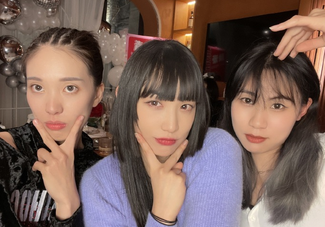 郑益昕|郑益昕为好友定制女团海报！庆生创意设计获赞，或入围世锦赛名单