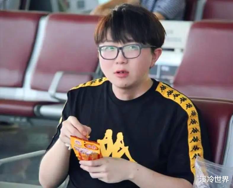 明星|八位“矮个脸”明星,陈瑶萝莉脸身高168,金世佳身高189