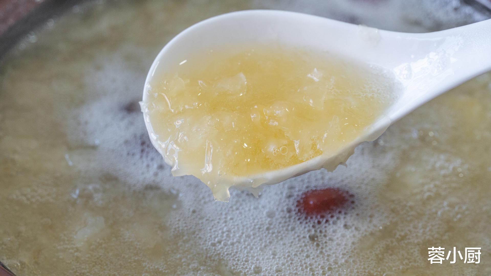 秋日进补要忌嘴,小心伤脾胃!提醒:少吃姜和桂圆,多吃6样才对