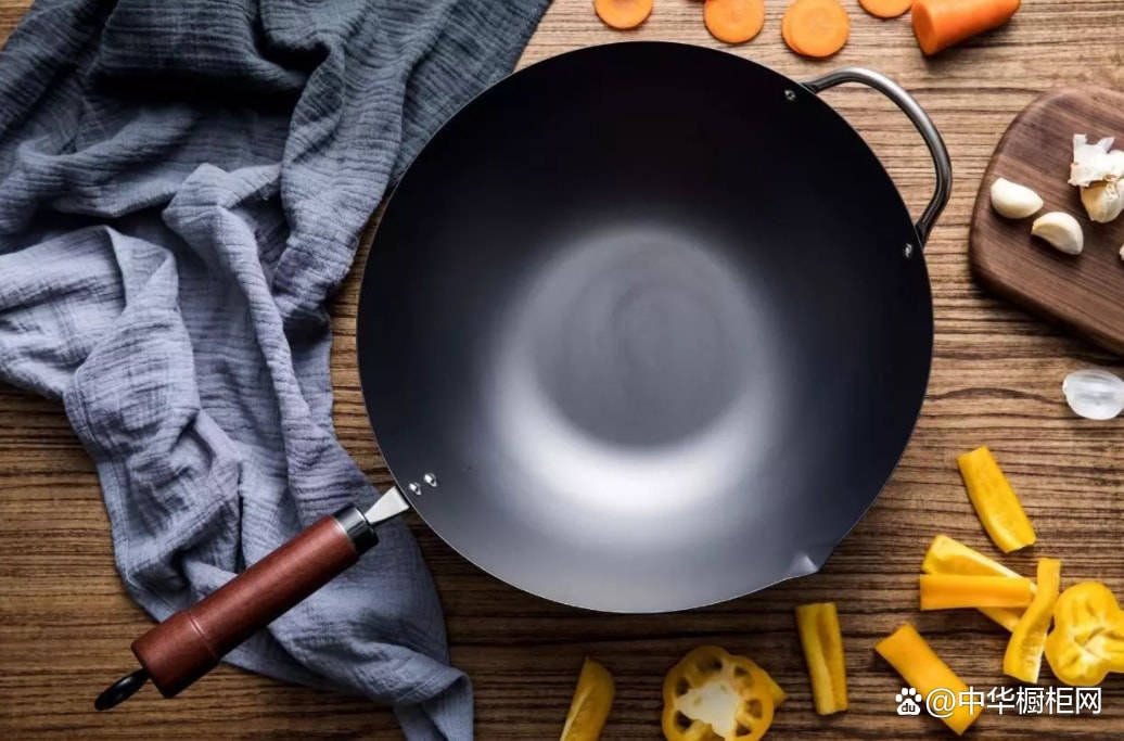 铁锅、不锈钢锅、不粘锅哪个好?我都用过,讲讲使用体验!