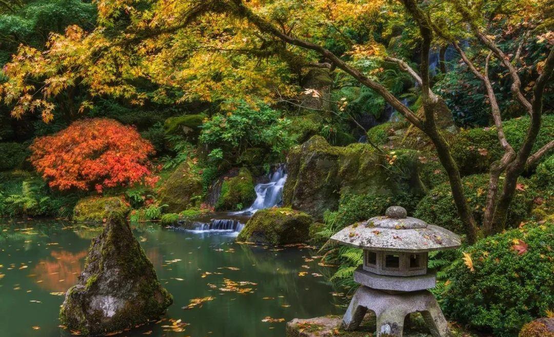 本溪|挖到秋色绝美东北小城,枫叶秒杀京都,还有复古火车和温泉